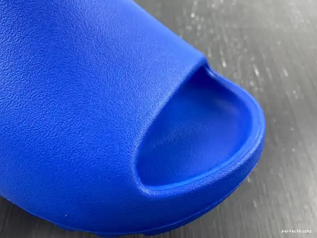 ID4133 Slide Adidas Azure Yeezy 0508
